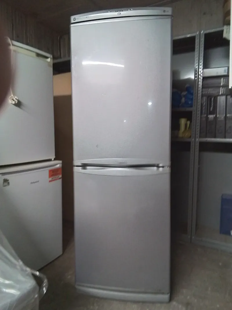 LG Bottom-Freezer Fridge Freezer - silver