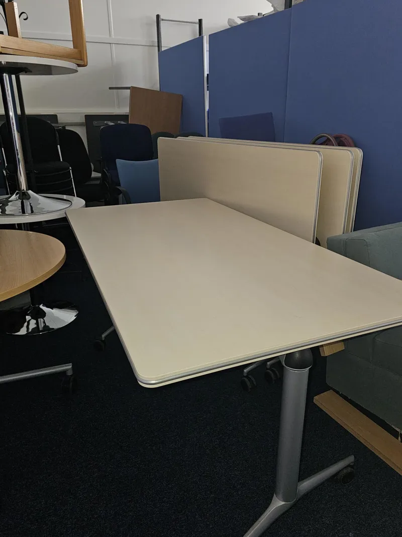 4 Folding tables