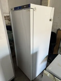 Tall Commercial Upright Fridge/Freezer Cabinet