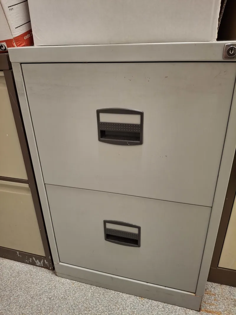 2 drawer filing cabinet (key available)