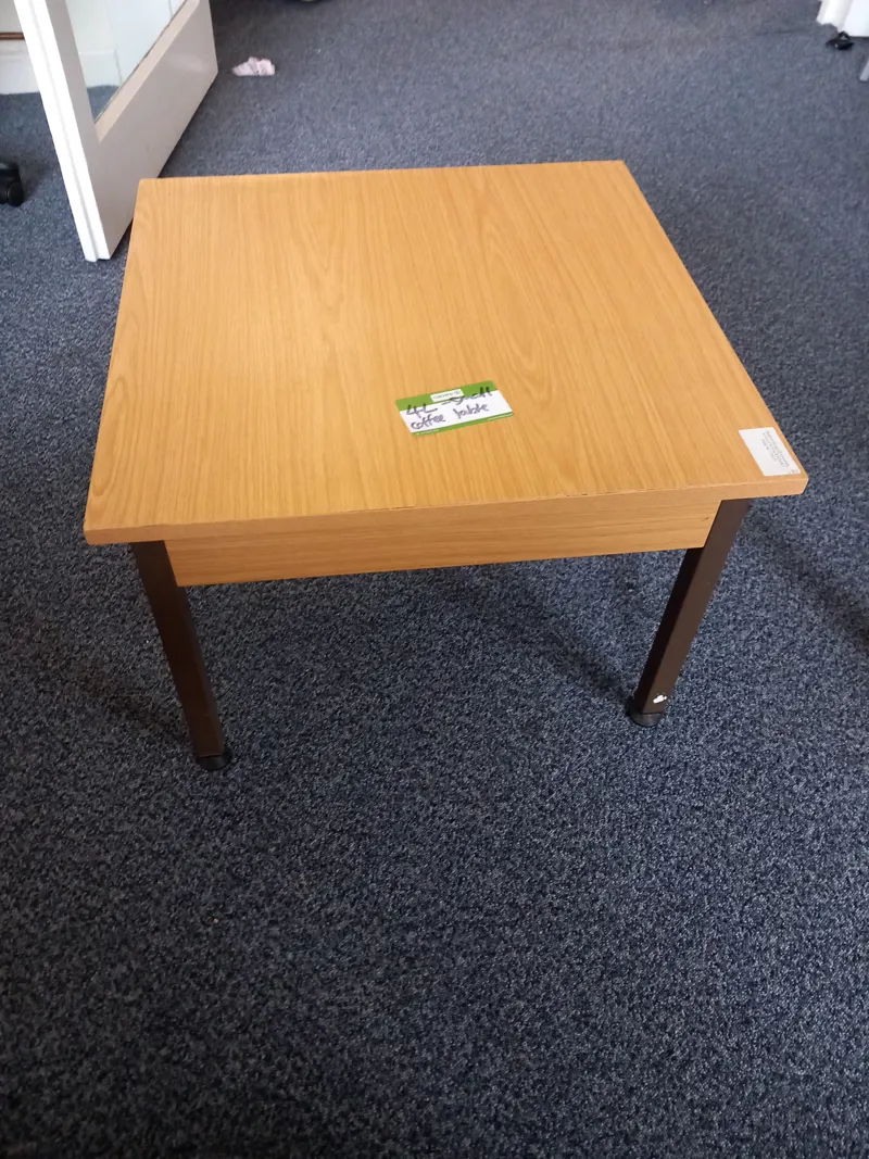(4L)  coffee table