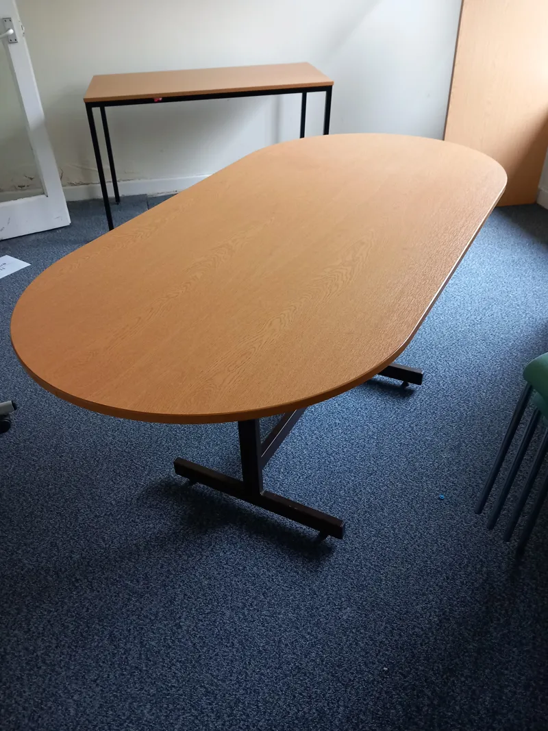 (4T)  Oval meeting table