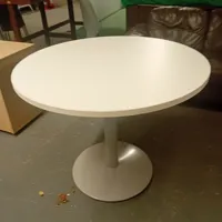 White Round Pedestal Table