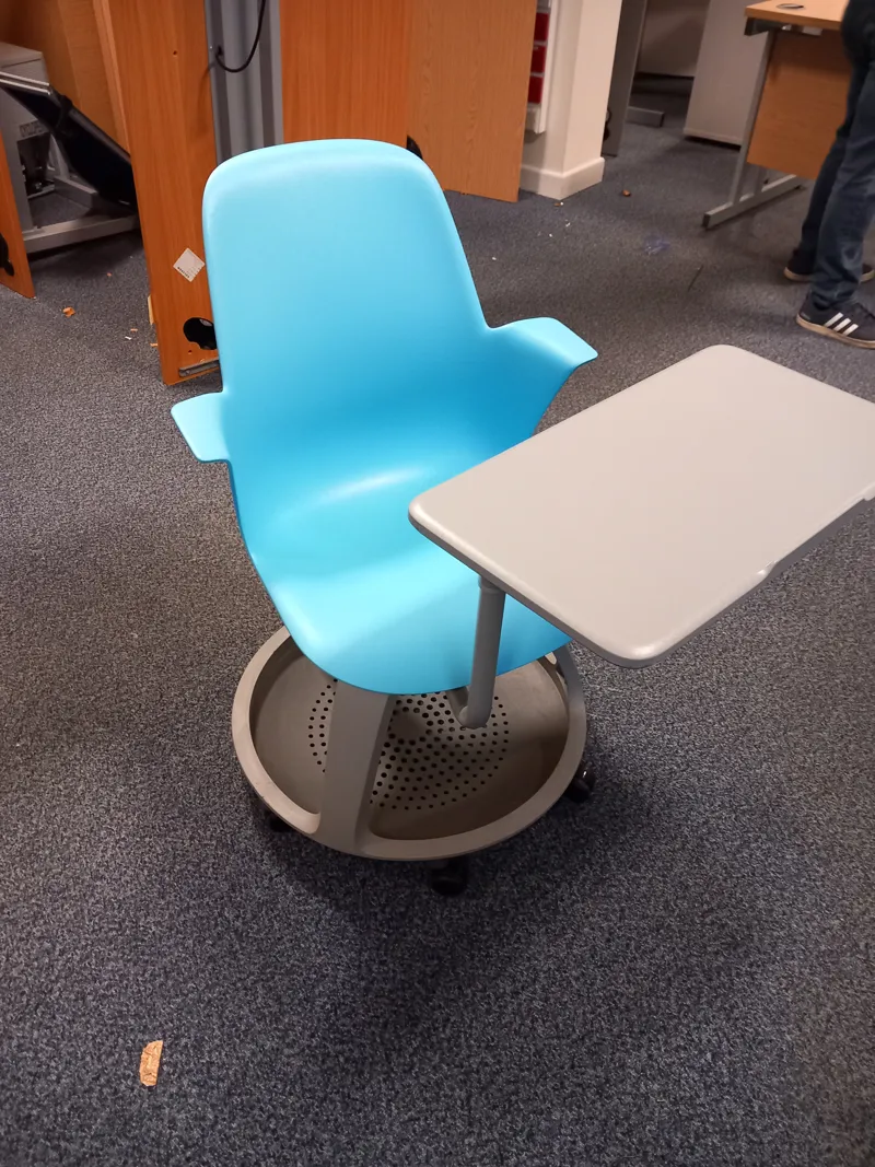 (3J) mobile chair with desk tablet