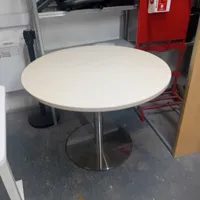 Round Cafe/Meeting Table with Chrome Pedestal Base