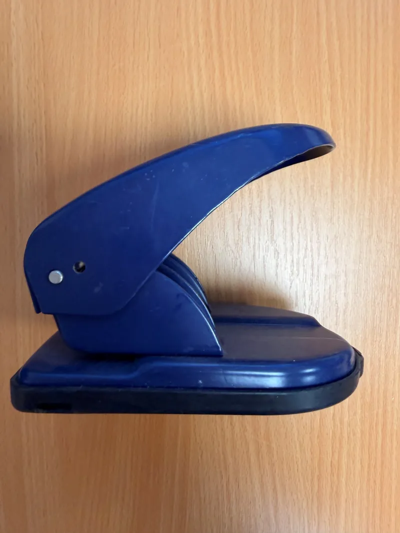 Hole punch