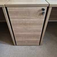 Curved desk with a light oak finish with two matching 3-drawer lockable pedestals